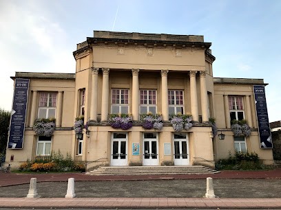 Théâtre Georges-Leygues, Salle de Spectacles à Villeneuve-sur-Lot